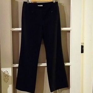 Ladies pull on Roz& Ali dress pants. Size 6P.